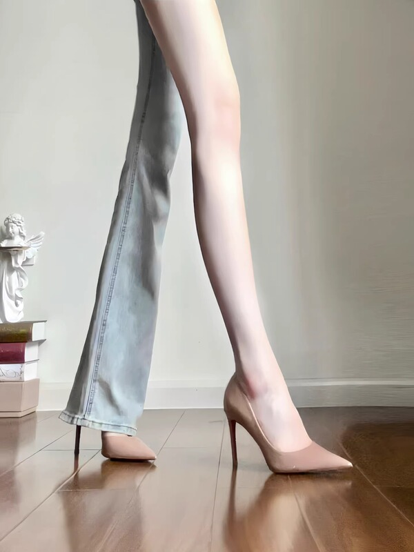 2025 Spring New Style Flirtatious Black High-Heeled Shoes for Women, Large Size, Thin Heel, Patent Leather, Pointed Toe, Sexy Red Sole