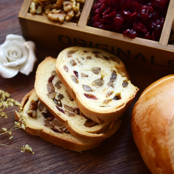 列巴王子 三果演绎大列巴 新疆坚果仁面包 615g 天猫优惠券折后¥24.9包邮(¥34.9-10) 列巴王子 三果演绎大列巴 新疆坚果仁面包 615g 天猫优惠券折后¥24.9包邮(¥34.9-10)