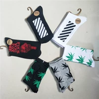 Vớ sọc sọc lá giữa ngón tay giữa nam và nữ Cotton skateboard dài ống vớ xu hướng vớ thể thao đường phố Hàn Quốc tất cổ ngắn