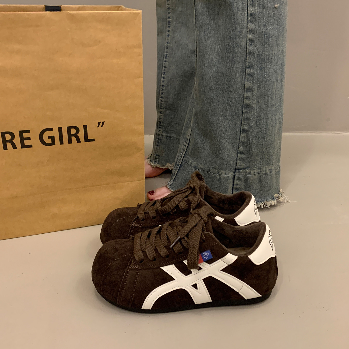 Взрывная универсальная обувь на толстой подошве, женская осенне-зимняя обувь плюс бархатная обувь из двух видов хлопка, новинка 2025 года, немецкая обувь для занятий спортом и отдыха.