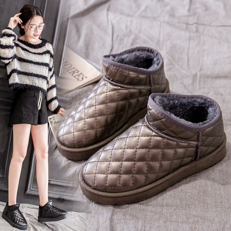 Waterproof snow ground boots female short cylinder 2021 new 100 hitch short boot winter non-slip thick bottom plus suede warm cotton shoes bread shoes