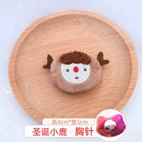 Рождественский олень-брошь