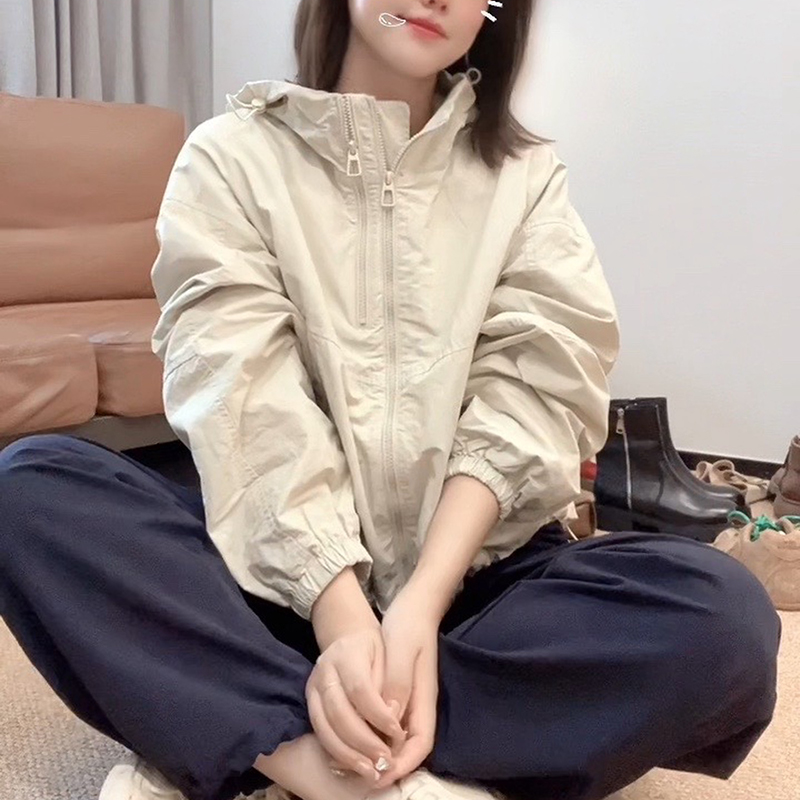 春のレディース向けショートアメリカンスタイルのフード付きジャケット、2025年新作、ゆったりとした小さめのカジュアルジャケットトップス