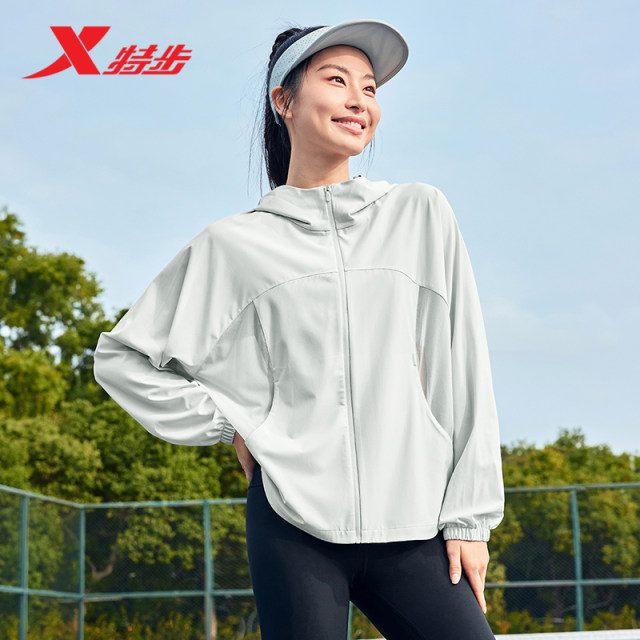 ຊຸດກິລາ Xtep ຂອງແມ່ຍິງໃນລະດູຮ້ອນ 2026 ຮູບແບບໃຫມ່ ແຫ້ງໄວ ປ້ອງກັນແສງແດດ ເຢັນ windbreaker ເສື້ອກິລາແມ່ຍິງຊັ້ນນໍາຂອງແມ່ຍິງ