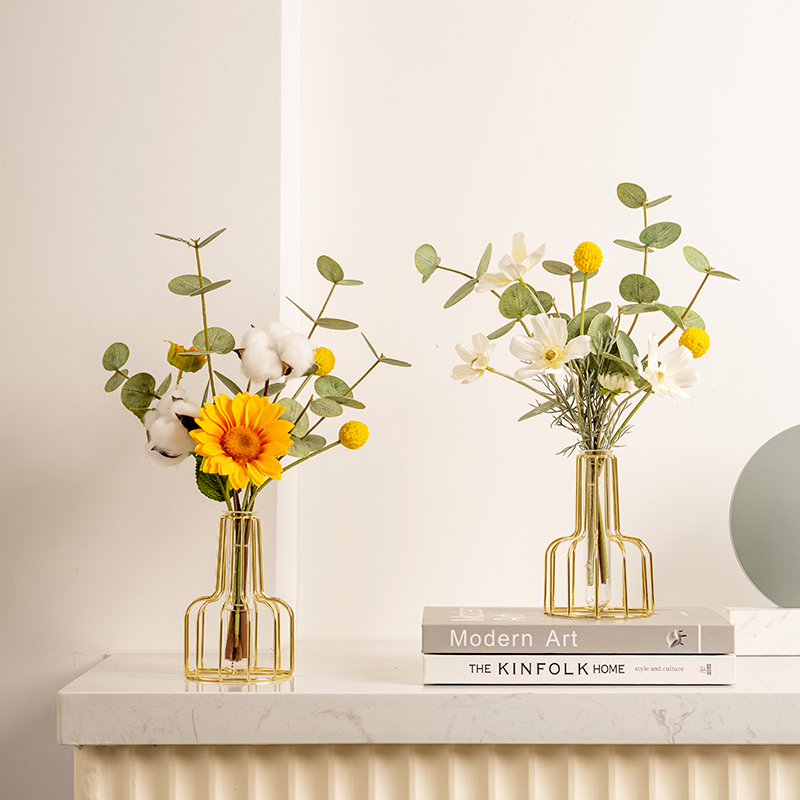 Fake flower simulation flower north in flower artwork in the drawing room set up dining table decoration flower decoration flower decoration