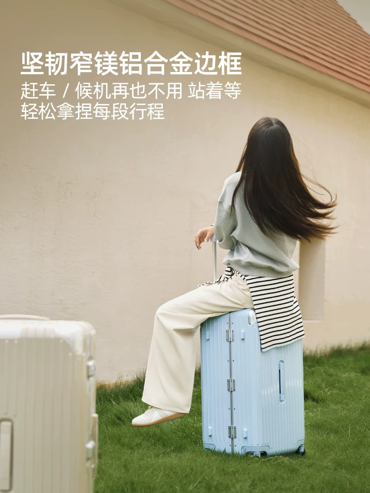 Capacious suitcase for men and women