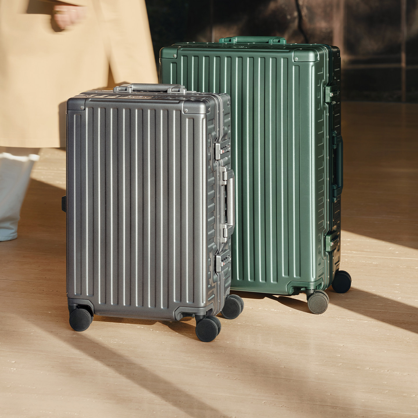 Roaming aluminum frame luggage with universal wheels, leather suitcase, trolley case, 28-inch travel case, 20-inch carry-on case, 24-inch, 26-inch unisex.