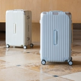 Вместительный и большой чемодан для путешествий подходит для мужчин и женщин