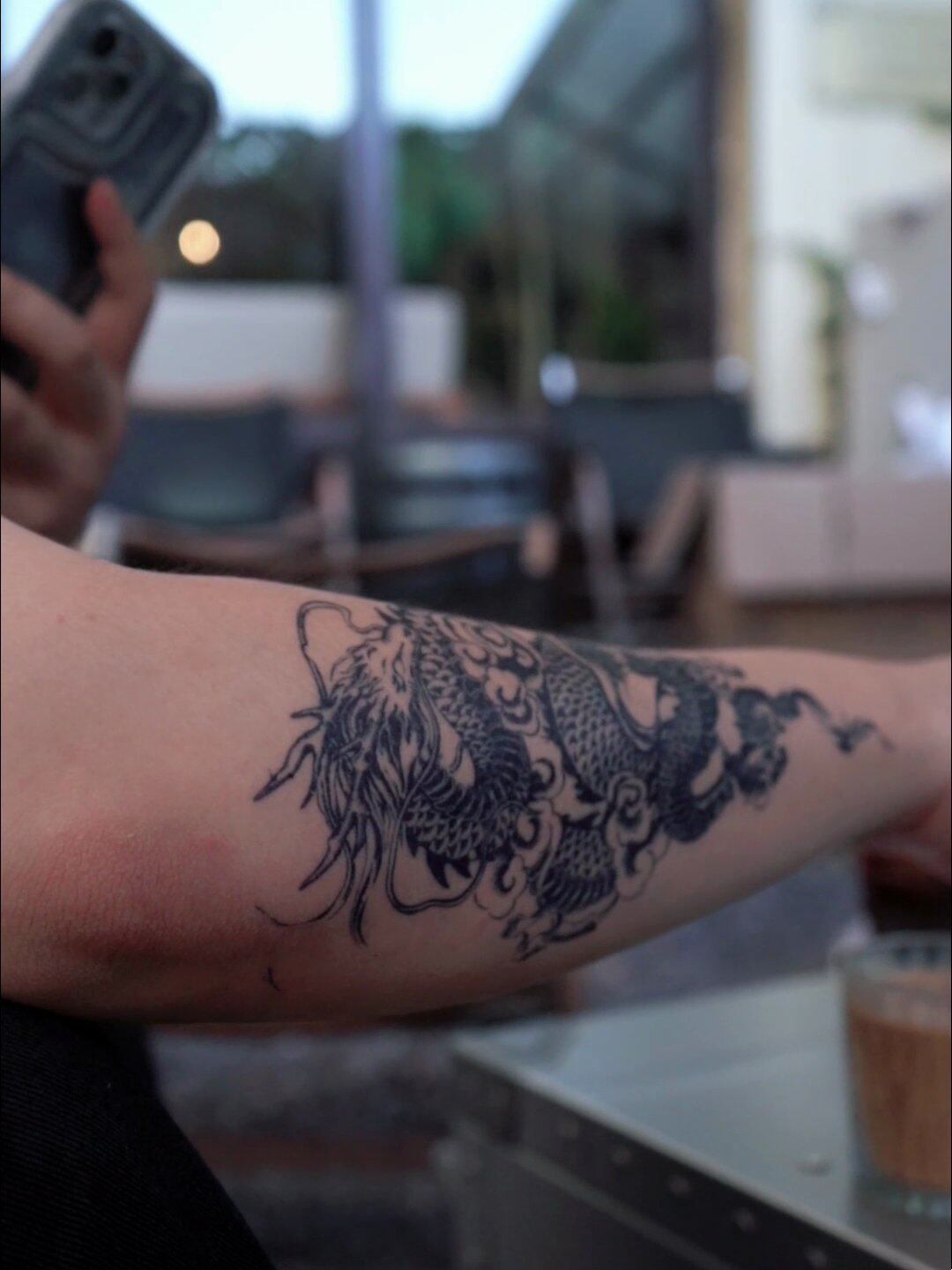 我讨厌我的新纹身（那个圈圈） : r/tattooadvice, image size:1080x1440