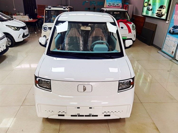 Электрический четырехколесный автомобиль Lingbao Uni New Energy