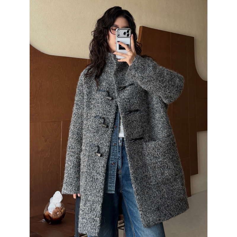 So, the Tall D&Mx Wool Blend Coat with Horn Buttons in Floral Patterns for Women, Loose-Fitting and Stylish for Autumn