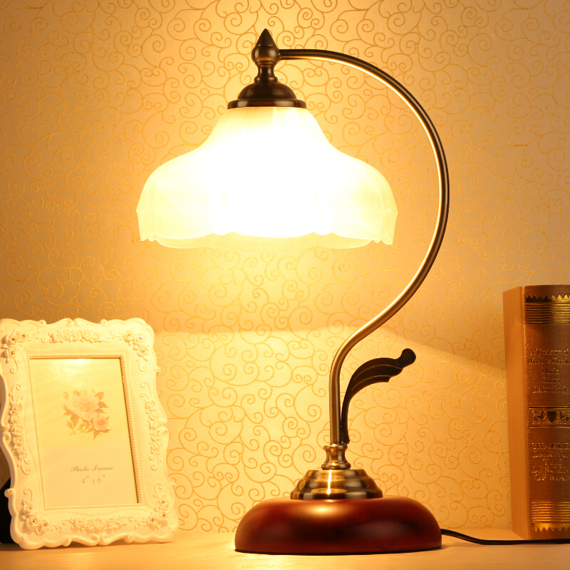 New Chinese-Style Classical Table Lamp, European-Style Retro Bedroom Bedside Lamp, American-Style Study Glass Dimmable Wedding Decorative Lamp