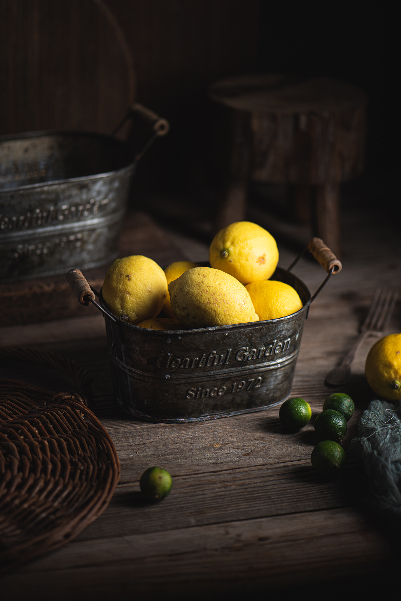 Retro Iron Art Flower Pot Wood Handle Gourmet Food Static Photography Props Countryside Horticultural Decoration Pendulum Decorated With Old Style