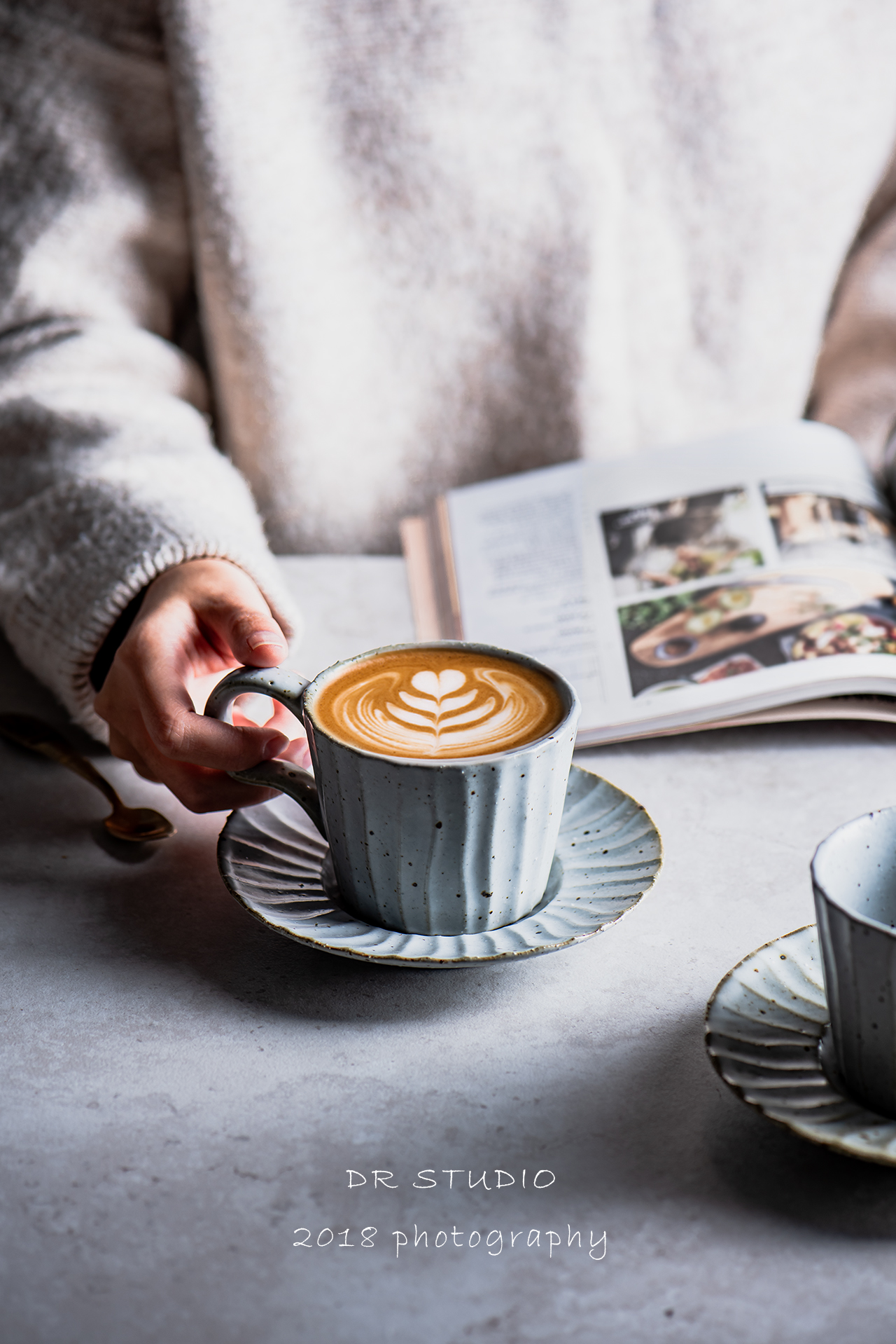 Japanese gray handmade traces Coarse pottery coffee cups and saucers Food photography props Europe and the United States ins retro coffee shop