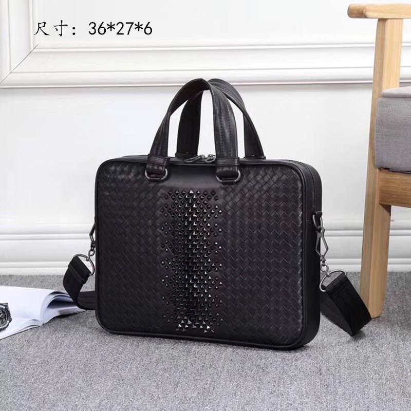 Leather weaving male bag 2022 new European and American fashion banner business handbag bag bulk leather riveting boss bag