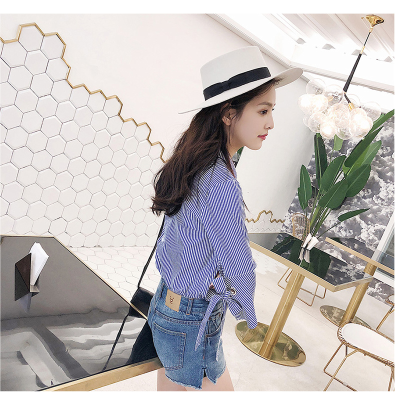 Xiao You Fan 2018 xuân mới tay áo kèn tay áo 7 điểm cổ chữ V lỏng Hàn Quốc áo sơ mi sọc trắng xanh nữ áo kiểu voan