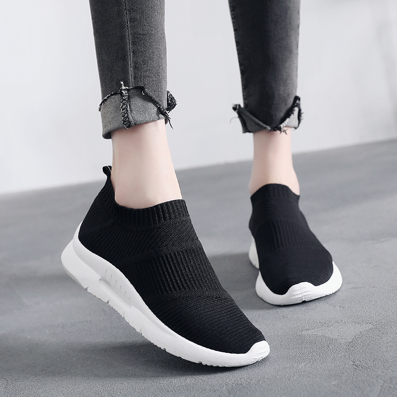 Socks and Shoes for Women, Old Beijing Cloth Shoes, Slip-On Elastic Black Casual Sneakers, Soft-Soled Non-Slip Shoes for Pregnant Women and Mothers