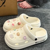 Летние тапочки в стиле Crocs на платформе, ультрамягкие пляжные нескользящие мюли, женский стиль, коллекция 2026 года, подходят для носки на улице, пляжный стиль, закрытый носок