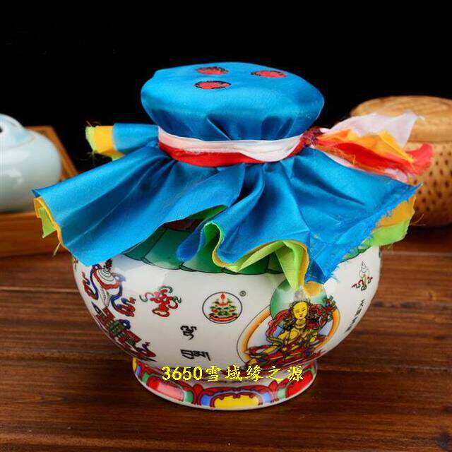 Lianshi built Tibet's first red religion Ningma School Ancestral Court Sangye Temple to install Tibetan Tibetan God bottle