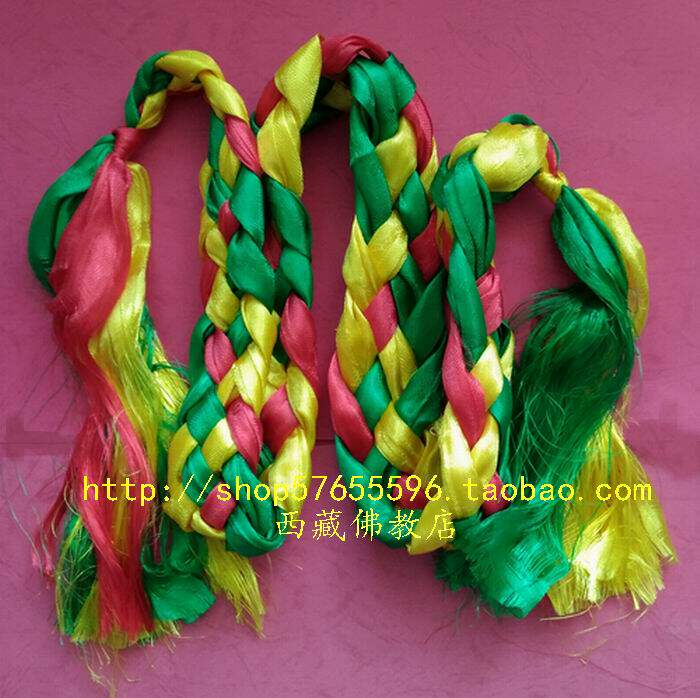 The car decoration (Tibetan Zaki Temple whip Kumgang) Love the front windshield of the car is very heartwrited