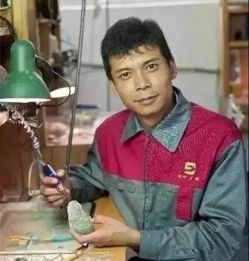 100元废料暴涨360万，玉雕界的传奇—风雪夜归人