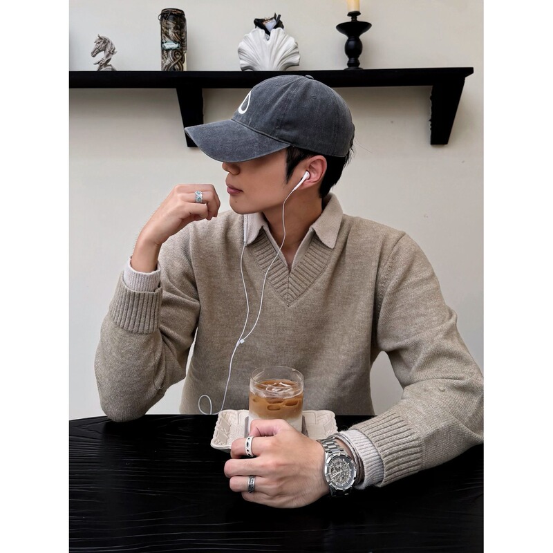 Hong Kong Style Street Harajuku Style V-Neck Fake Two-Piece Sweater for Men, Autumn and Winter Thick Loose Oversized Stylish Knitwear