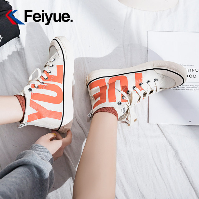 ເກີບຜ້າໃບ Feiyue ສໍາລັບແມ່ຍິງພາກຮຽນ spring ແລະ summer ຮູບແບບໃຫມ່ breathable ຕົວອັກສອນຂະຫນາດໃຫຍ່ອ່ອນຕ່ໍາສຸດເກີບບາດເຈັບແລະສີ stitching ເກີບ sneakers ຂອງຜູ້ຊາຍແລະແມ່ຍິງ