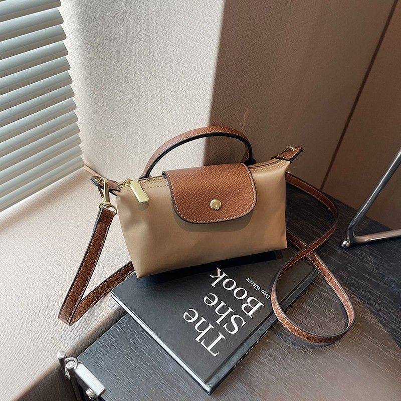 Маленькая сумка из свежей нейлоновой ткани, женская сумка-мессенджер 2025 года, новая модная универсальная сумка-мессенджер с высококачественной текстурой, сумка на одно плечо