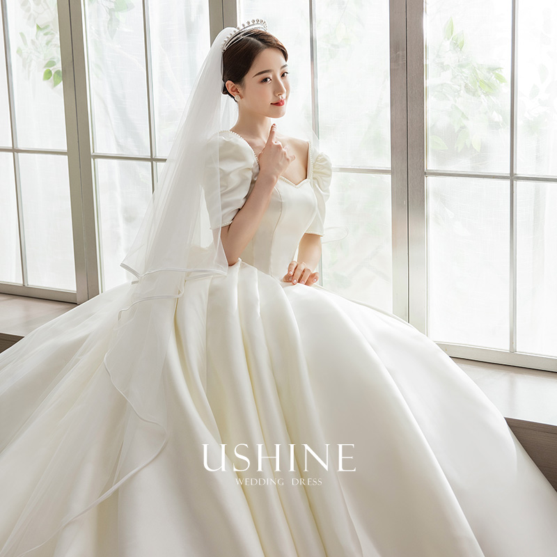 Satin French-style main wedding dress 2023 new bride temperament simple and high-end court style trailing light luxury go-out yarn