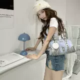 Оригинальная нишевая повседневная сумка-культиватор контрастного цвета с бликами, портативная сумка через плечо Boston, сумка для боулинга, весна 2025 года