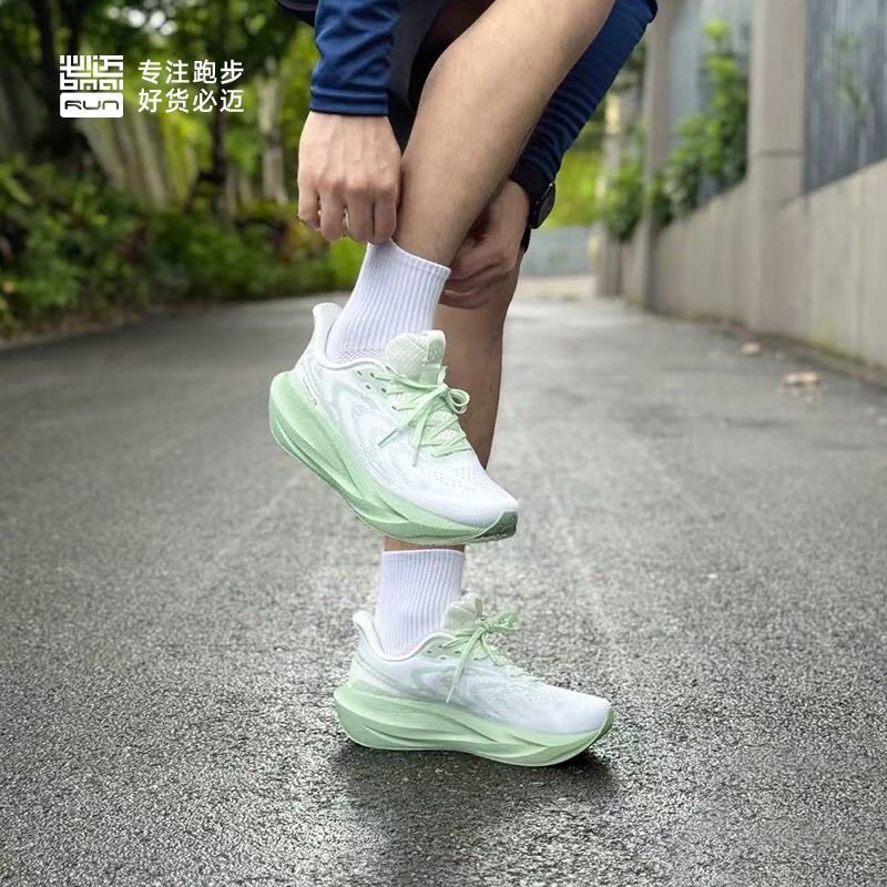 必迈官方远征者6.0贾卡版透气减震