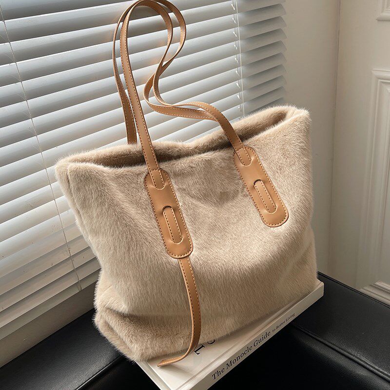 French Sandro Ifashion Plush Women's Bag 2022 New High Capacity Shoulder Bag Fur Bag Quilt Bag