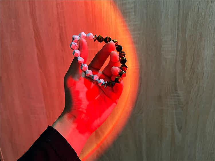 Pure natural white pine stone hand string hand-held European and American style men and women couples Joker European and American style fashion accessories