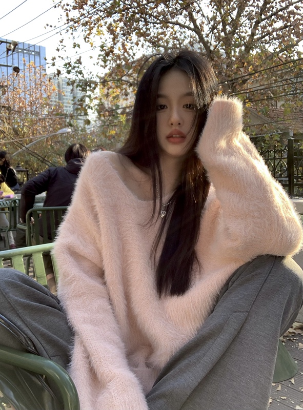Soft and Lazy Style Pink V-Neck Knitted Sweater for Women, Autumn and Winter, Niche High-End Feel, Loose and Gentle Korean Style Top Soft and Lazy Style Pink V-Neck Knitted Sweater for Women, Autumn and Winter, Niche High-End Feel, Loose and Gentle Korean Style Top