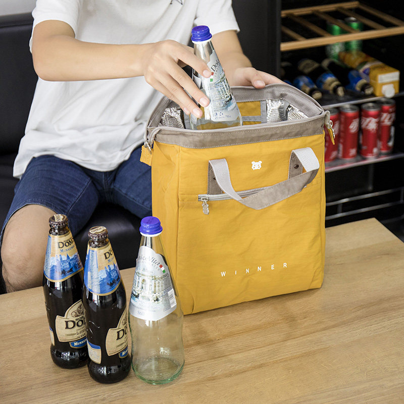 Large portable insulation bento bag Lunch box bag retro thick waterproof bento bag can hold beer and red wine