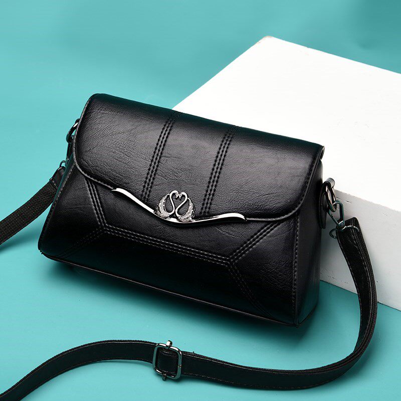 Bag Pack woman 2019 new tide autumn 100 lap single shoulder inclined satchel fashion brief middle aged mother bag handmaiden bag