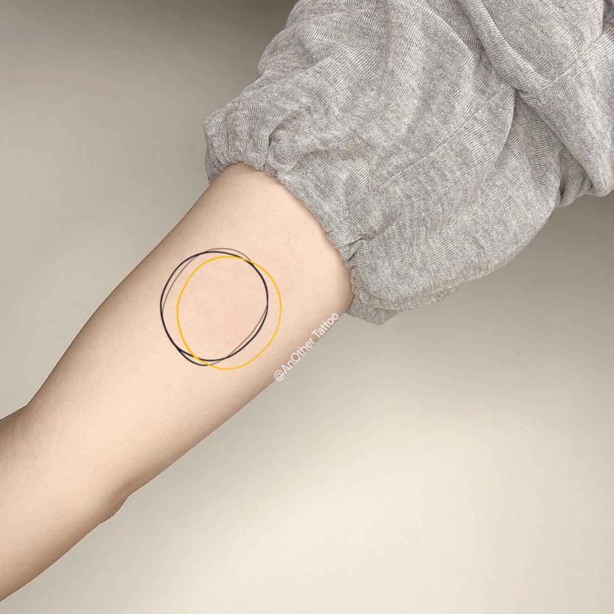 AnOther Tattoo yellow line hand-painted circle arm temperament male waterproof female tattoo stickers buy one get one free
