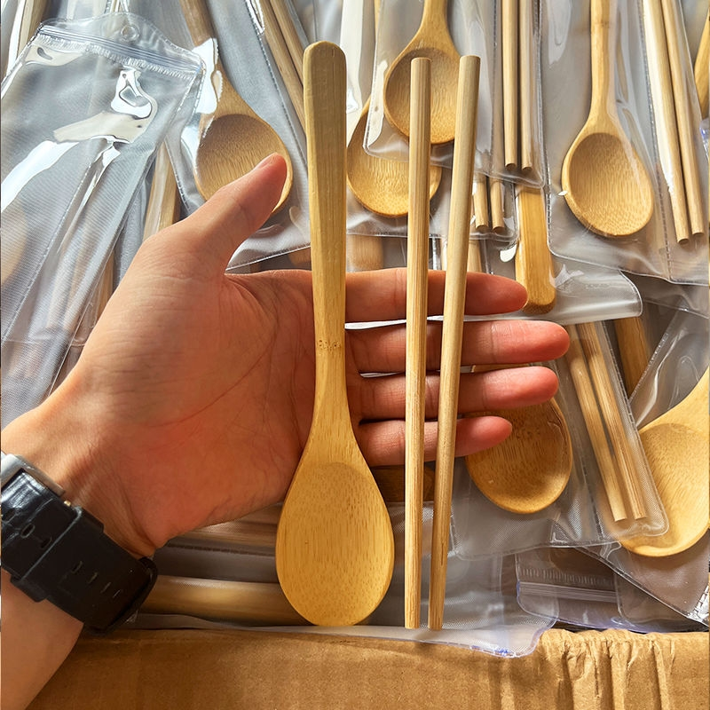 户外野营的好帮手：多功能竹木餐具收纳盒