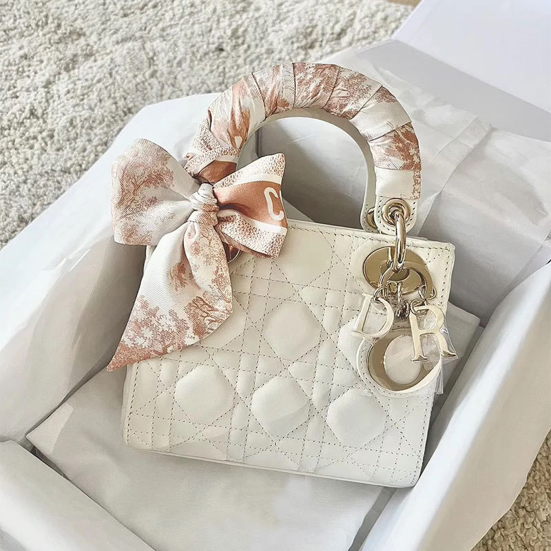 2025 Women's New Genuine Leather Princess Diana Bag, High-End Light Luxury Quilted Handbag, Fashionable Single Shoulder Crossbody Bag
