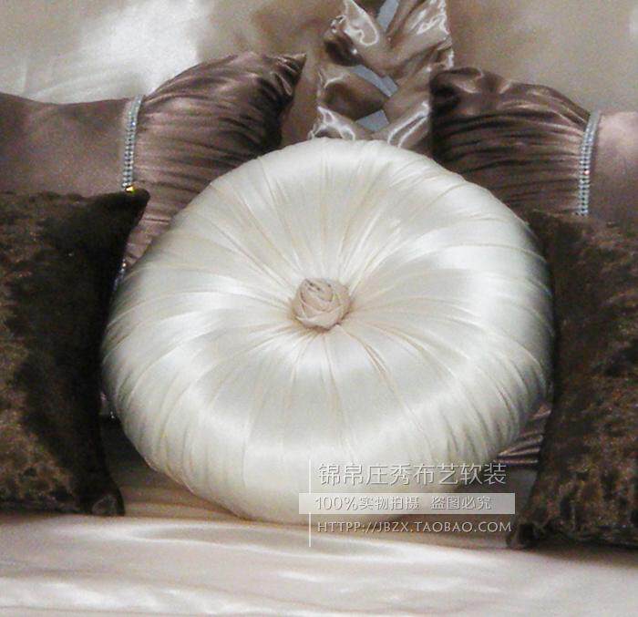 High-end emulated silk round pillows neoclassical round pillows modern close to bag low-key lavish cushions Eurostyle beds round pillows