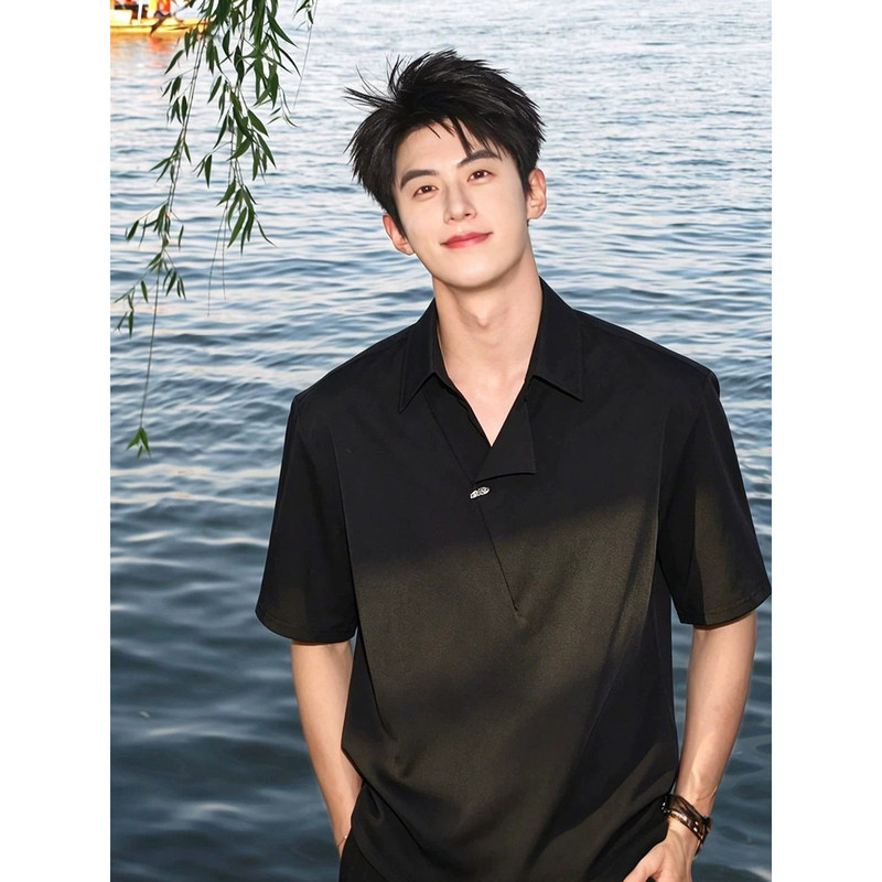 Black Metal Buckle Ice Silk Short-Sleeve Polo Shirt for Men, Summer Thin Breathable Pullover Shirt with a Stylish Pleated Design
