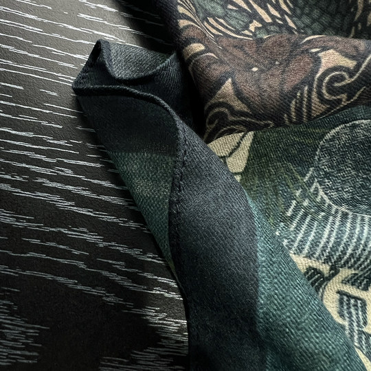 25 New Autum Women's Accessible Luxury Wool Square Scarf Summer Air-Conditioned Room Shawl Sun Protection Silk Scarf Versatile and Elegant