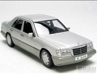 Alto 1:18 AutoArt Mercedes-Benz E320 1995 BENZ E320 car model