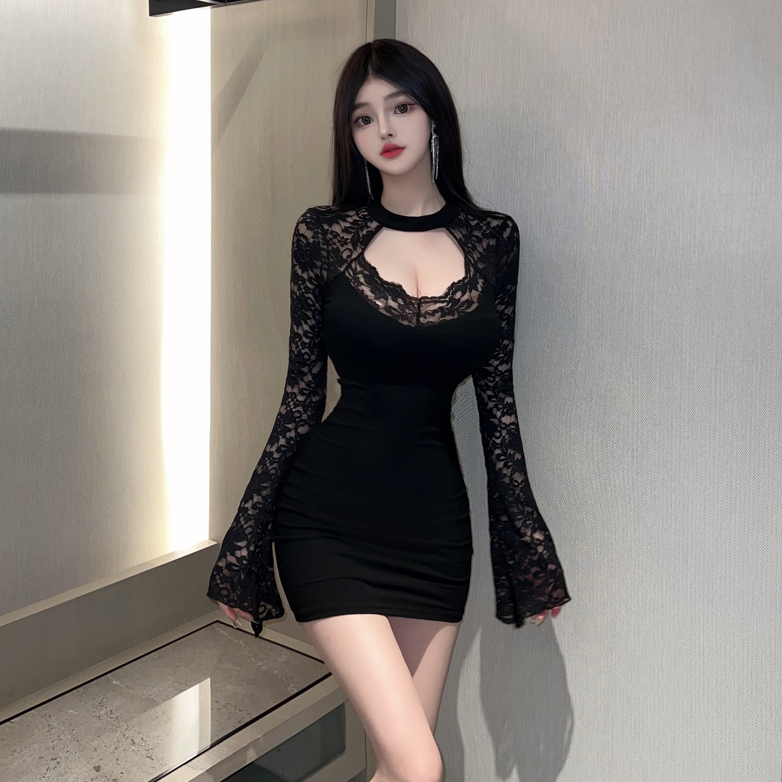 御姐性感蕾丝拼接镂空显胸针织连衣裙秋冬高级感气质长袖包臀短裙
