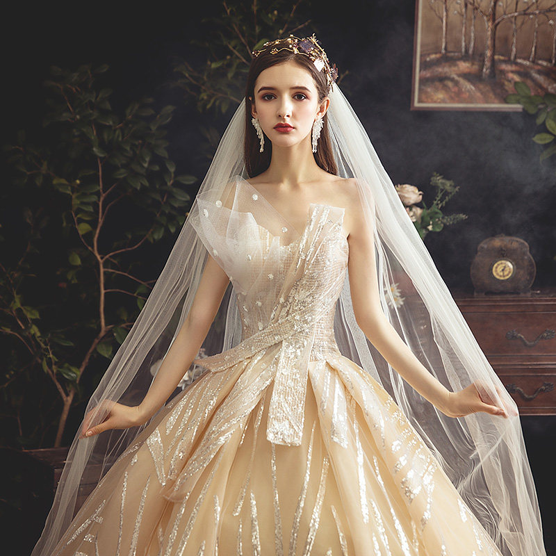 Main wedding dress 202021 new little man temperament bride tailing the chest French niche design court style