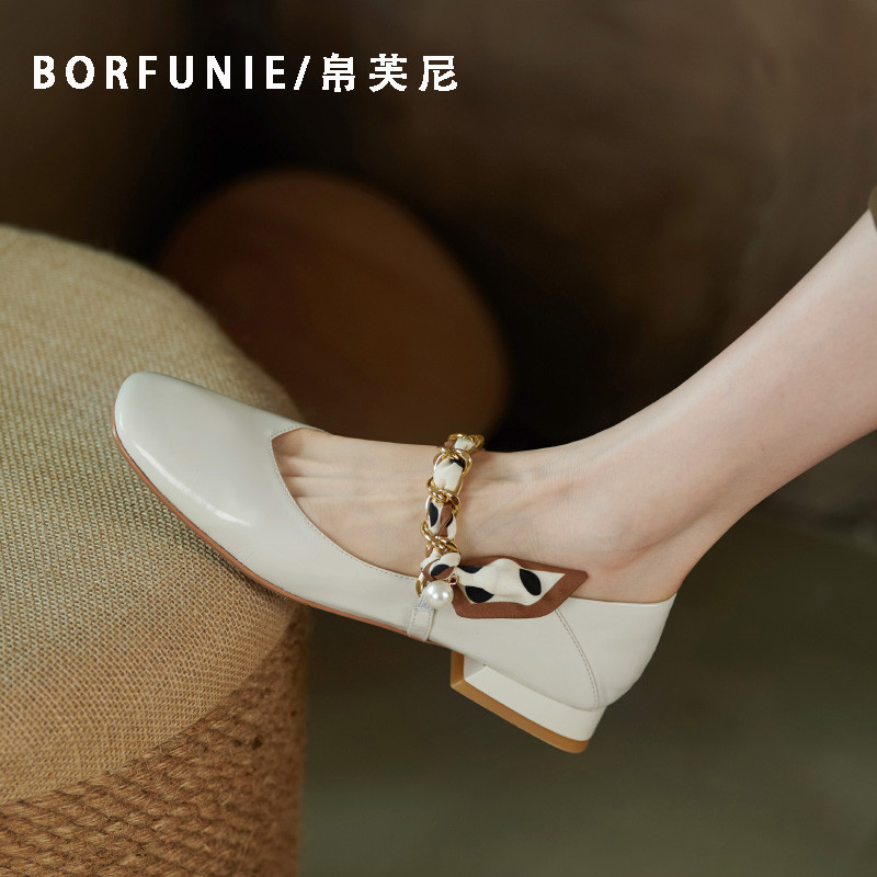 Korean Version 100 Hitch Fashion Bull Lacquer Leather Foreign Air Reduction Age Square Head Small Leather Shoes Woman Flat Bottom Light Mouth Single Shoes 2021 Autumn New 
