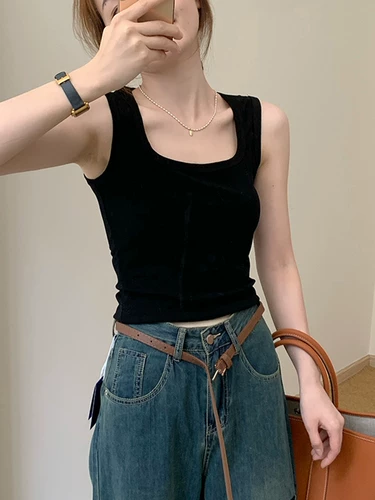 Красная короткая майка топ без рукавов, квадратный вырез, по фигуре