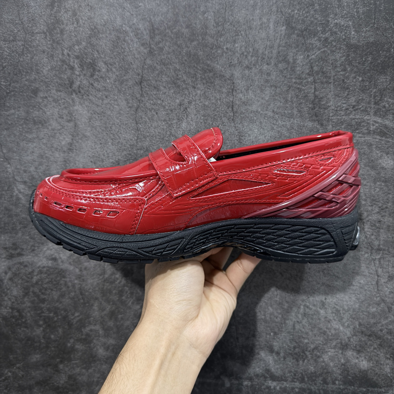 Niche U1906Lae Burgundy Crocodile-Patterned Loafers in Silver-Gray Slip-On Style, Black Warrior Metallic Silver Korean-Style Dad Shoes