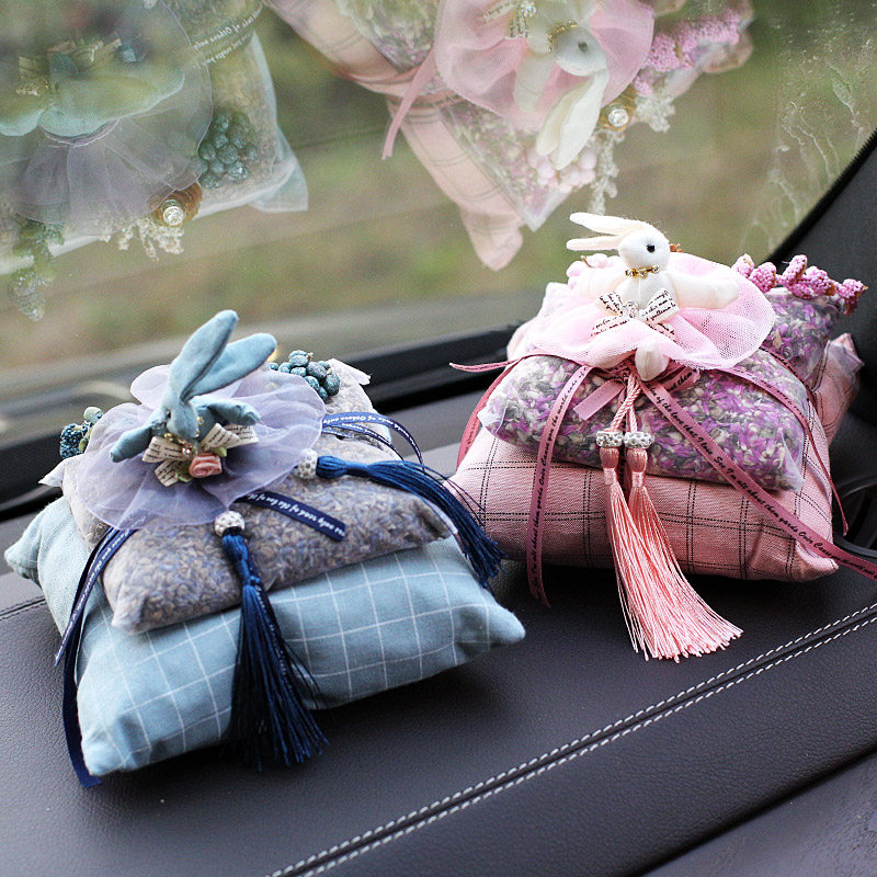 Car charcoal bag Cute Pendulum in the car Fragrant Bag of Fragrant Sack of Carbon Baume Interiors