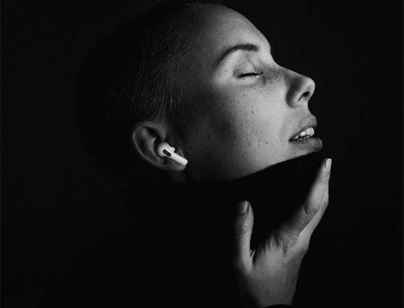 5 hours of battery life The third generation of Yuehu Noise Reduction 5.0 Binaural Calls Android phones can also use headphones + charging compartments